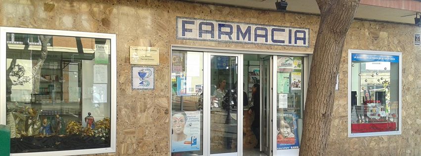 Fachada de Farmacia Mónica Pascual en Plaza del Monte, 3, Almería